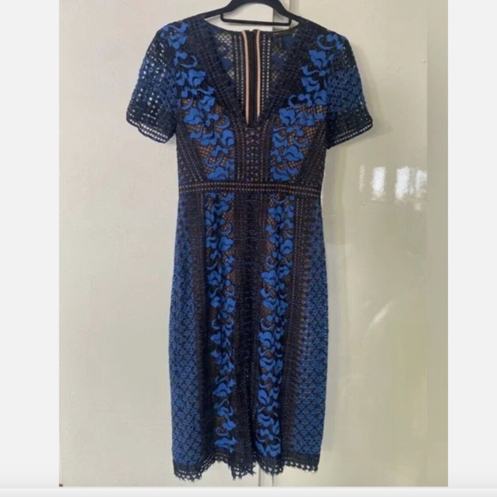 BCBG Max Azria - Black & Blue Lace Short Sleeve Midi Dress Sz 4 - Picture 6 of 7